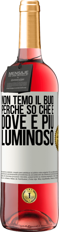 29,95 € Spedizione Gratuita | Vino rosato Edizione ROSÉ Non temo il buio, perché so che è dove è più luminoso Etichetta Bianca. Etichetta personalizzabile Vino giovane Raccogliere 2025 Tempranillo