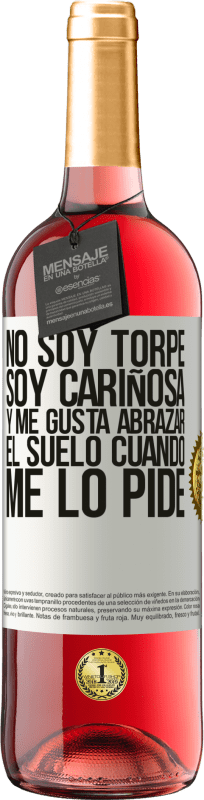 29,95 € Envío gratis | Vino Rosado Edición ROSÉ No soy torpe, soy cariñosa, y me gusta abrazar el suelo cuando me lo pide Etiqueta Blanca. Etiqueta personalizable Vino joven Cosecha 2025 Tempranillo