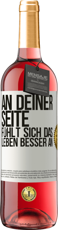 29,95 € | Roséwein ROSÉ Ausgabe An deiner Seite fühlt sich das Leben besser an Weißes Etikett. Anpassbares Etikett Junger Wein Ernte 2024 Tempranillo