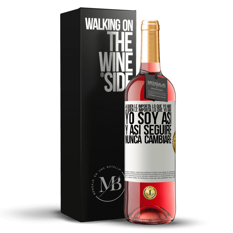 29,95 € Envío gratis | Vino Rosado Edición ROSÉ ¿A quién le importa lo que yo haga? ¿A quién le importa lo que yo diga? Yo soy así, y así seguiré, nunca cambiaré Etiqueta Blanca. Etiqueta personalizable Vino joven Cosecha 2024 Tempranillo