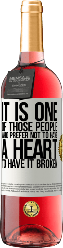 29,95 € Free Shipping | Rosé Wine ROSÉ Edition It is one of those people who prefer not to have a heart to have it broken White Label. Customizable label Young wine Harvest 2025 Tempranillo