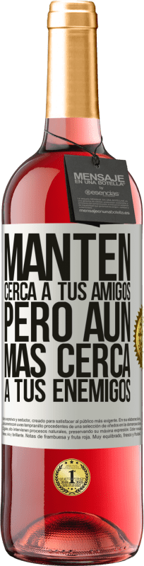29,95 € | Vino Rosado Edición ROSÉ Mantén cerca a tus amigos, pero aún más cerca a tus enemigos Etiqueta Blanca. Etiqueta personalizable Vino joven Cosecha 2025 Tempranillo
