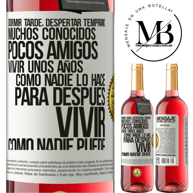 29,95 € Envío gratis | Vino Rosado Edición ROSÉ Dormir tarde, despertar temprano. Muchos conocidos, pocos amigos. Vivir unos años como nadie lo hace, para después vivir Etiqueta Blanca. Etiqueta personalizable Vino joven Cosecha 2024 Tempranillo