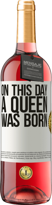 29,95 € | Vino Rosado Edición ROSÉ On this day a queen was born Etiqueta Blanca. Etiqueta personalizable Vino joven Cosecha 2023 Tempranillo