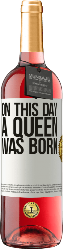 29,95 € | Vino Rosado Edición ROSÉ On this day a queen was born Etiqueta Blanca. Etiqueta personalizable Vino joven Cosecha 2024 Tempranillo