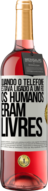 Envio grátis | Vinho rosé Edição ROSÉ Quando o telefone estava ligado a um fio, os humanos eram livres Etiqueta Branca. Etiqueta personalizável Vinho jovem Colheita 2023 Tempranillo