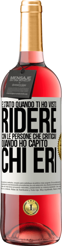 29,95 € Spedizione Gratuita | Vino rosato Edizione ROSÉ È stato quando ti ho visto ridere con le persone che criticavi, quando ho capito chi eri Etichetta Bianca. Etichetta personalizzabile Vino giovane Raccogliere 2023 Tempranillo