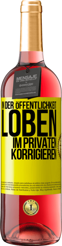 29,95 € Kostenloser Versand | Roséwein ROSÉ Ausgabe In der Öffentlichkeit loben, im Privaten korrigieren Gelbes Etikett. Anpassbares Etikett Junger Wein Ernte 2025 Tempranillo