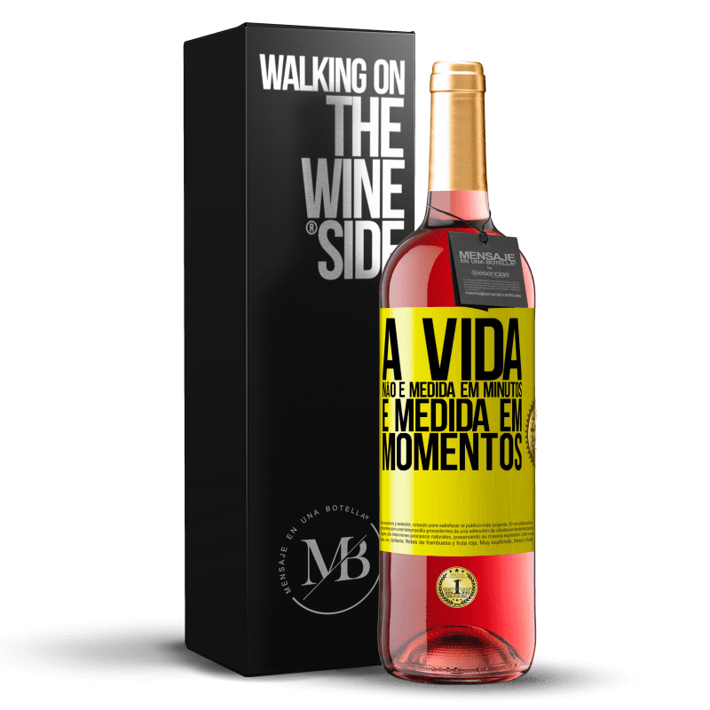 29,95 € Envio grátis | Vinho rosé Edição ROSÉ A vida não é medida em minutos, é medida em momentos Etiqueta Amarela. Etiqueta personalizável Vinho jovem Colheita 2024 Tempranillo