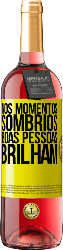 29,95 € | Vinho rosé Edição ROSÉ Nos momentos sombrios, boas pessoas brilham Etiqueta Amarela. Etiqueta personalizável Vinho jovem Colheita 2025 Tempranillo