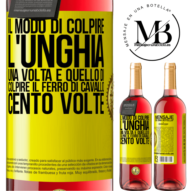 29,95 € Spedizione Gratuita | Vino rosato Edizione ROSÉ Il modo di colpire l'unghia una volta è quello di colpire il ferro di cavallo cento volte Etichetta Gialla. Etichetta personalizzabile Vino giovane Raccogliere 2023 Tempranillo