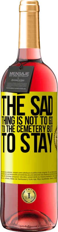 «悲しいことは墓地に行くことではなく、滞在することです» ROSÉエディション
