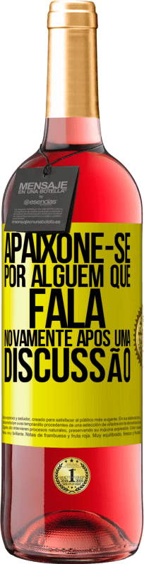 29,95 € | Vinho rosé Edição ROSÉ Apaixone-se por alguém que fala novamente após uma discussão Etiqueta Amarela. Etiqueta personalizável Vinho jovem Colheita 2025 Tempranillo