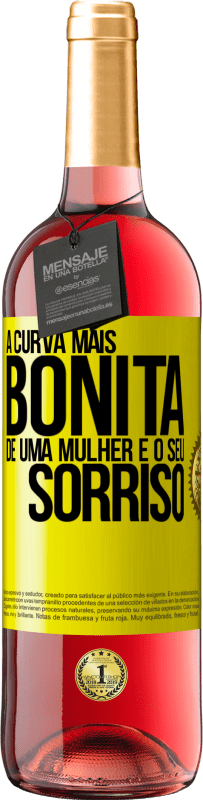 29,95 € | Vinho rosé Edição ROSÉ A curva mais bonita de uma mulher é o seu sorriso Etiqueta Amarela. Etiqueta personalizável Vinho jovem Colheita 2024 Tempranillo