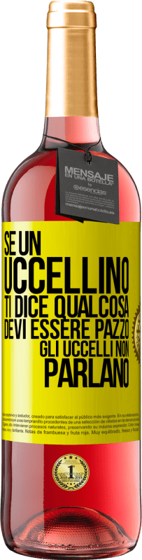 29,95 € Spedizione Gratuita | Vino rosato Edizione ROSÉ Se un uccellino ti dice qualcosa ... devi essere pazzo, gli uccelli non parlano Etichetta Gialla. Etichetta personalizzabile Vino giovane Raccogliere 2024 Tempranillo