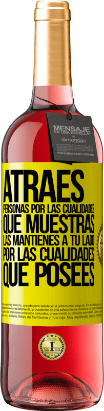 29,95 € Envío gratis | Vino Rosado Edición ROSÉ Atraes personas por las cualidades que muestras. Las mantienes a tu lado por las cualidades que posees Etiqueta Amarilla. Etiqueta personalizable Vino joven Cosecha 2025 Tempranillo