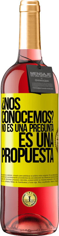 29,95 € Envío gratis | Vino Rosado Edición ROSÉ ¿Nos conocemos? No es una pregunta, es una propuesta Etiqueta Amarilla. Etiqueta personalizable Vino joven Cosecha 2025 Tempranillo