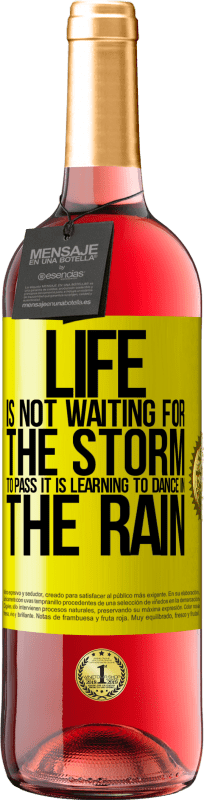 29,95 € | Rosé Wine ROSÉ Edition Life is not waiting for the storm to pass. It is learning to dance in the rain Yellow Label. Customizable label Young wine Harvest 2023 Tempranillo