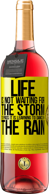 29,95 € | Rosé Wine ROSÉ Edition Life is not waiting for the storm to pass. It is learning to dance in the rain Yellow Label. Customizable label Young wine Harvest 2024 Tempranillo