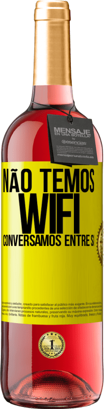 29,95 € | Vinho rosé Edição ROSÉ Não temos WiFi, conversamos entre si Etiqueta Amarela. Etiqueta personalizável Vinho jovem Colheita 2024 Tempranillo