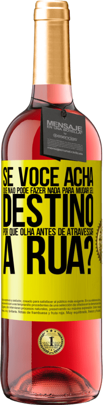 29,95 € | Vinho rosé Edição ROSÉ Se você acha que não pode fazer nada para mudar seu destino, por que olha antes de atravessar a rua? Etiqueta Amarela. Etiqueta personalizável Vinho jovem Colheita 2025 Tempranillo