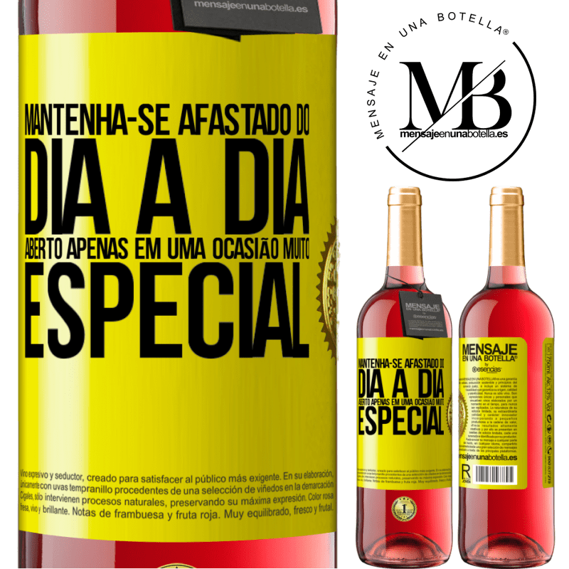 29,95 € Envio grátis | Vinho rosé Edição ROSÉ Mantenha-se afastado do dia a dia. Aberto apenas em uma ocasião muito especial Etiqueta Amarela. Etiqueta personalizável Vinho jovem Colheita 2024 Tempranillo