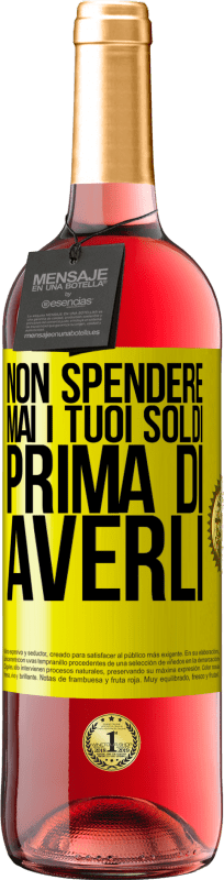 29,95 € Spedizione Gratuita | Vino rosato Edizione ROSÉ Non spendere mai i tuoi soldi prima di averli Etichetta Gialla. Etichetta personalizzabile Vino giovane Raccogliere 2025 Tempranillo