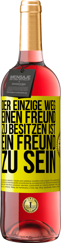 29,95 € Kostenloser Versand | Roséwein ROSÉ Ausgabe Der einzige Weg, einen Freund zu besitzen ist, ein Freund zu sein Gelbes Etikett. Anpassbares Etikett Junger Wein Ernte 2025 Tempranillo