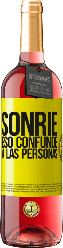 29,95 € | Vino Rosado Edición ROSÉ Sonríe, eso confunde a las personas Etiqueta Amarilla. Etiqueta personalizable Vino joven Cosecha 2024 Tempranillo