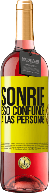 29,95 € Envío gratis | Vino Rosado Edición ROSÉ Sonríe, eso confunde a las personas Etiqueta Amarilla. Etiqueta personalizable Vino joven Cosecha 2025 Tempranillo
