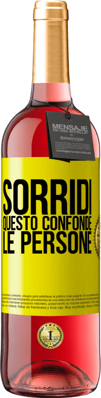 29,95 € | Vino rosato Edizione ROSÉ Sorridi, questo confonde le persone Etichetta Gialla. Etichetta personalizzabile Vino giovane Raccogliere 2024 Tempranillo