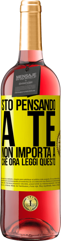 29,95 € Spedizione Gratuita | Vino rosato Edizione ROSÉ Sto pensando a te ... Non importa a che ora leggi questo Etichetta Gialla. Etichetta personalizzabile Vino giovane Raccogliere 2024 Tempranillo