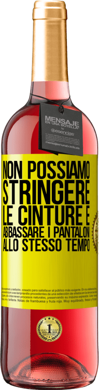 29,95 € | Vino rosato Edizione ROSÉ Non possiamo stringere le cinture e abbassare i pantaloni allo stesso tempo Etichetta Gialla. Etichetta personalizzabile Vino giovane Raccogliere 2024 Tempranillo