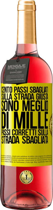 29,95 € Spedizione Gratuita | Vino rosato Edizione ROSÉ Cento passi sbagliati sulla strada giusta sono meglio di mille passi corretti sulla strada sbagliata Etichetta Gialla. Etichetta personalizzabile Vino giovane Raccogliere 2025 Tempranillo