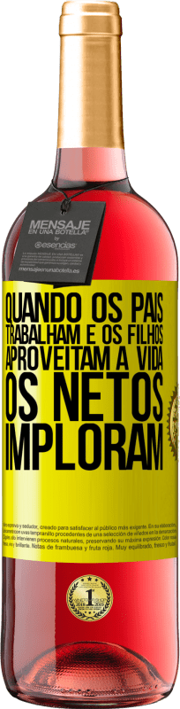 29,95 € | Vinho rosé Edição ROSÉ Quando os pais trabalham e os filhos aproveitam a vida, os netos imploram Etiqueta Amarela. Etiqueta personalizável Vinho jovem Colheita 2025 Tempranillo