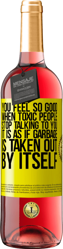 29,95 € | Rosé Wine ROSÉ Edition You feel so good when toxic people stop talking to you ... It is as if garbage is taken out by itself Yellow Label. Customizable label Young wine Harvest 2025 Tempranillo