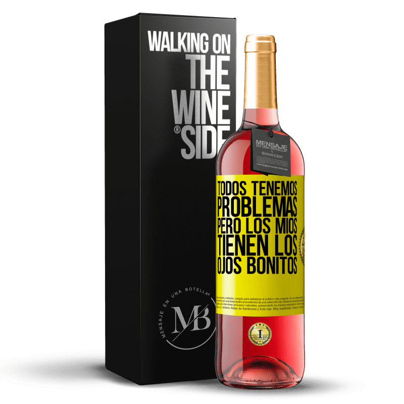 29,95 € Envío gratis | Vino Rosado Edición ROSÉ Todos tenemos problemas, pero los míos tienen los ojos bonitos Etiqueta Amarilla. Etiqueta personalizable Vino joven Cosecha 2024 Tempranillo