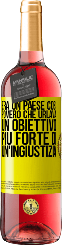 29,95 € Spedizione Gratuita | Vino rosato Edizione ROSÉ Era un paese così povero che urlava un obiettivo più forte di un'ingiustizia Etichetta Gialla. Etichetta personalizzabile Vino giovane Raccogliere 2025 Tempranillo
