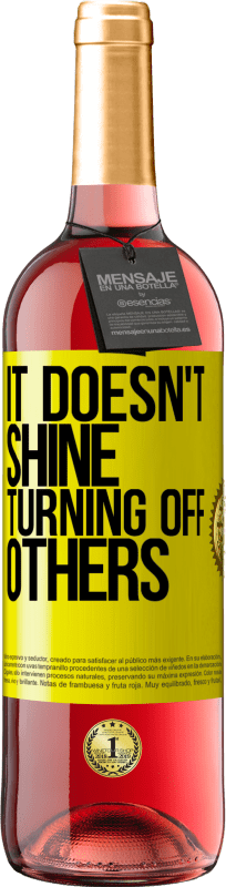 29,95 € Free Shipping | Rosé Wine ROSÉ Edition It doesn't shine turning off others Yellow Label. Customizable label Young wine Harvest 2025 Tempranillo