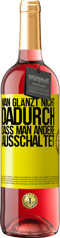 29,95 € | Roséwein ROSÉ Ausgabe Man glänzt nicht dadurch, dass man andere ausschaltet Gelbes Etikett. Anpassbares Etikett Junger Wein Ernte 2024 Tempranillo