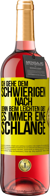 29,95 € | Roséwein ROSÉ Ausgabe Ich gehe dem Schwierigen nach, denn beim Leichten gibt es immer eine Schlange Gelbes Etikett. Anpassbares Etikett Junger Wein Ernte 2024 Tempranillo