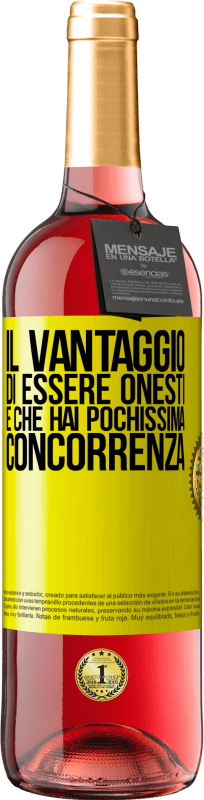 29,95 € Spedizione Gratuita | Vino rosato Edizione ROSÉ Il vantaggio di essere onesti è che hai pochissima concorrenza Etichetta Gialla. Etichetta personalizzabile Vino giovane Raccogliere 2025 Tempranillo