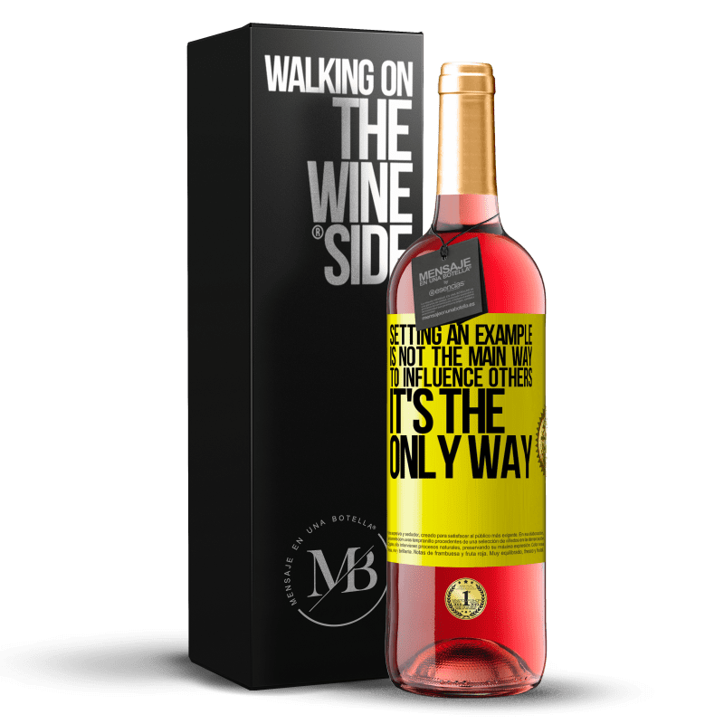 29,95 € Бесплатная доставка | Розовое вино Издание ROSÉ Подавать пример не является основным способом влияния на других это единственный способ Желтая этикетка. Настраиваемая этикетка Молодое вино Урожай 2023 Tempranillo
