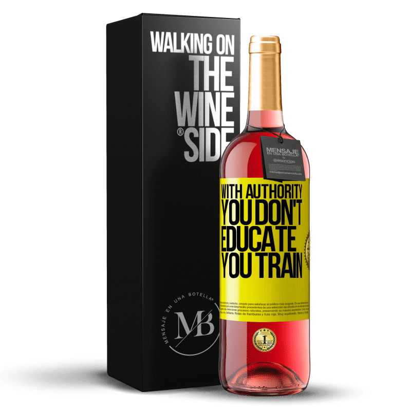 29,95 € Бесплатная доставка | Розовое вино Издание ROSÉ С авторитетом вы не обучаете, вы тренируетесь Желтая этикетка. Настраиваемая этикетка Молодое вино Урожай 2023 Tempranillo
