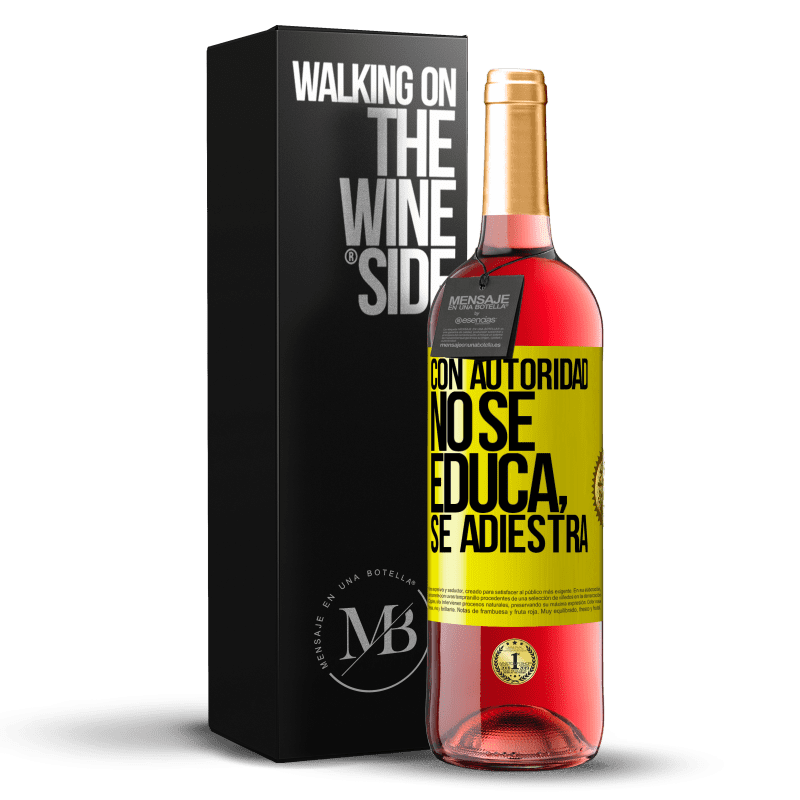 29,95 € Envío gratis | Vino Rosado Edición ROSÉ Con autoridad no se educa, se adiestra Etiqueta Amarilla. Etiqueta personalizable Vino joven Cosecha 2024 Tempranillo