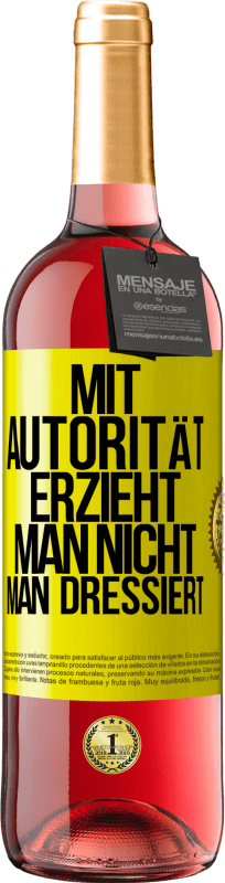 29,95 € Kostenloser Versand | Roséwein ROSÉ Ausgabe Mit Autorität erzieht man nicht, man dressiert Gelbes Etikett. Anpassbares Etikett Junger Wein Ernte 2025 Tempranillo