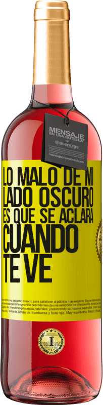 29,95 € Envío gratis | Vino Rosado Edición ROSÉ Lo malo de mi lado oscuro es que se aclara cuando te ve Etiqueta Amarilla. Etiqueta personalizable Vino joven Cosecha 2025 Tempranillo