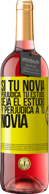 29,95 € | Vino Rosado Edición ROSÉ Si tu novia perjudica tu estudio, deja el estudio y perjudica a tu novia Etiqueta Amarilla. Etiqueta personalizable Vino joven Cosecha 2025 Tempranillo