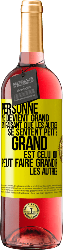 29,95 € Envoi gratuit | Vin rosé Édition ROSÉ Personne ne devient grand en faisant que les autres se sentent petits. Grand est celui qui peut faire grandir les autres Étiquette Jaune. Étiquette personnalisable Vin jeune Récolte 2025 Tempranillo