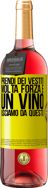 29,95 € Spedizione Gratuita | Vino rosato Edizione ROSÉ Prendi dei vestiti, molta forza e un vino. Usciamo da questo Etichetta Gialla. Etichetta personalizzabile Vino giovane Raccogliere 2024 Tempranillo